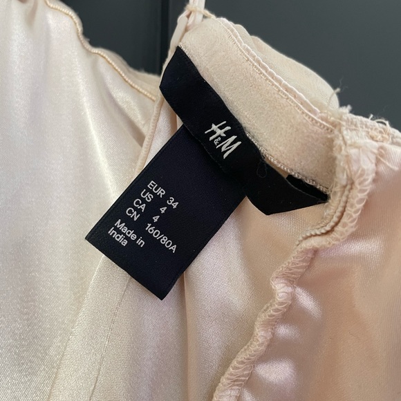 🪩 NWT H&M Gold Sequin Beaded Mini Dress (4) - Picture 8 of 13